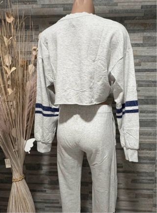 Conjunto deportivo Bershka gris East Hampton