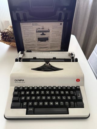Máquina de escribir Olympia Mónica Eléctrica
