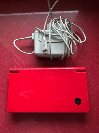 Nintendo DSi Lite Roja + Cargador para piezas