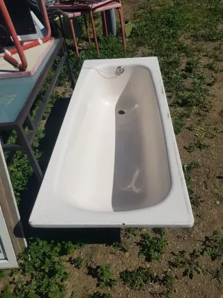 Bañera grande blanca