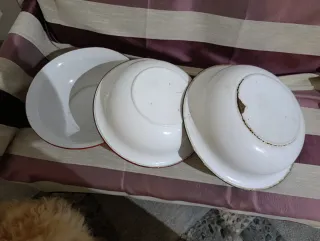 Palanganas antiguas blancas con borde