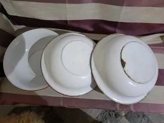 Palanganas antiguas blancas con borde