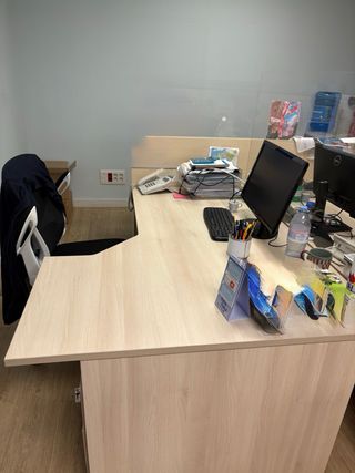 Mesa de oficina de madera