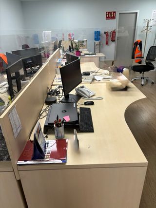 Mesa de oficina de madera