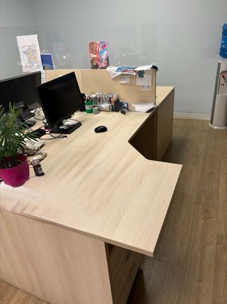 Mesa de oficina de madera