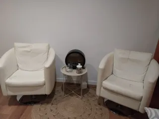 Sillón de piel blanco