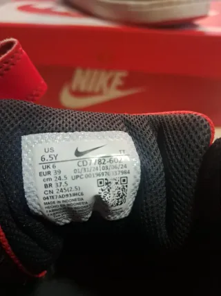 Zapatillas Nike Rojo y Negro Talla 39
