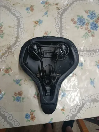 Sillín de bicicleta negro