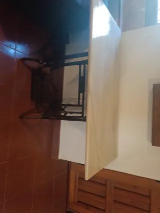 Mesa antigua pie máquina coser