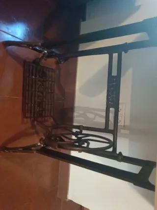 Mesa antigua pie máquina coser