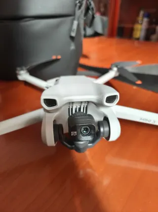 Dron DJI Mini 3 con mando y accesorios