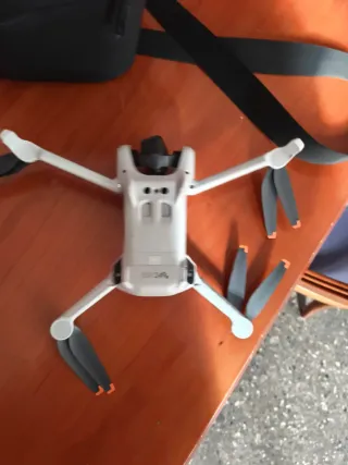 Dron DJI Mini 3 con mando y accesorios