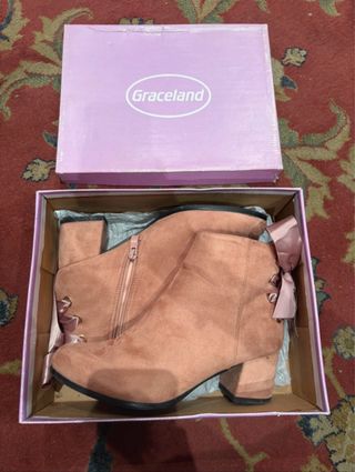 Botines Graceland rosa tacón lazo