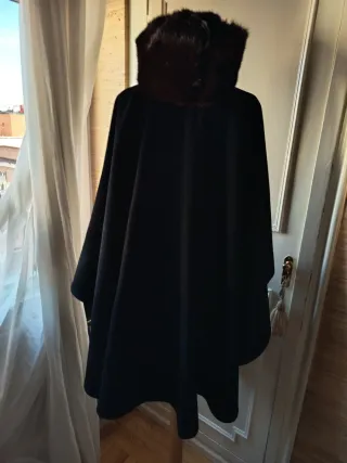 Capa Negra Vintage Luisa Piu.