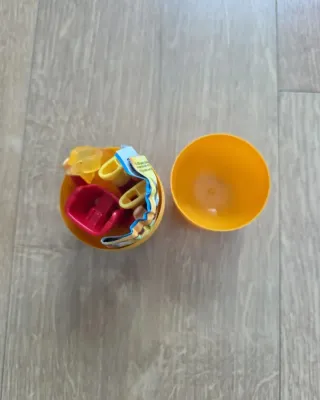 Figura Playmobil Flash Huevo Kinder. Grande