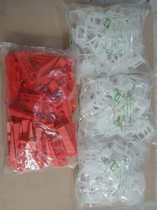 300 Juntas y 100 cuñas. Sistema nivelación azulejo