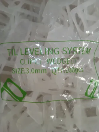 300 Juntas y 100 cuñas. Sistema nivelación azulejo