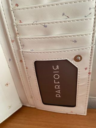 Cartera Parfois floral triple compartimento