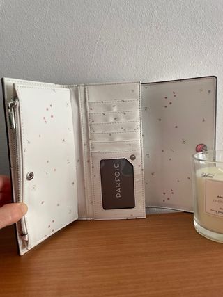 Cartera Parfois floral triple compartimento