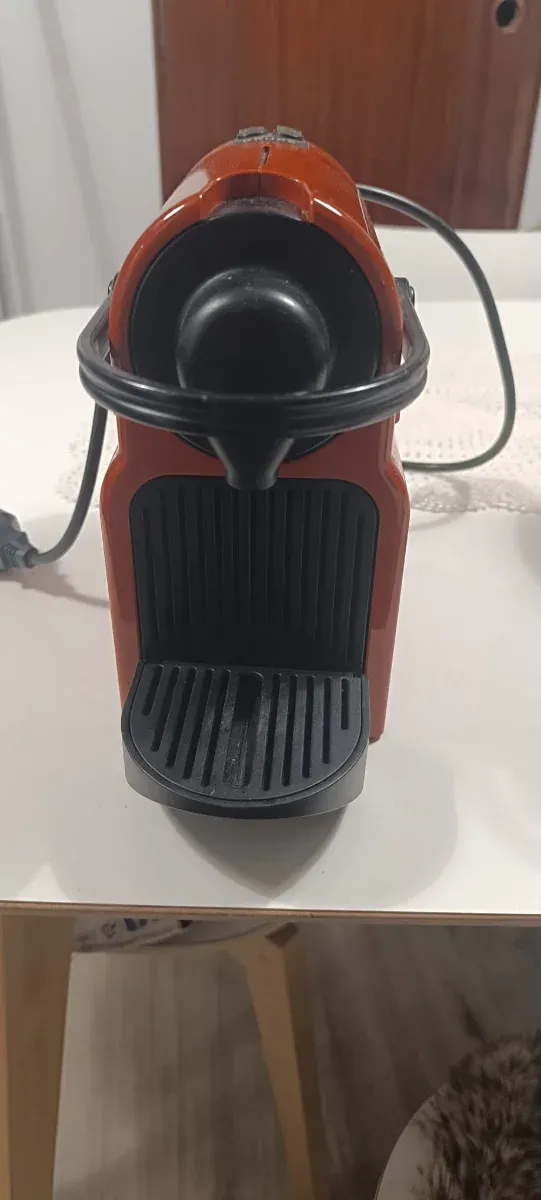 Cafetera Nespresso Roja
