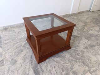 Muebles de salón: vitrina, cajonera y mesita