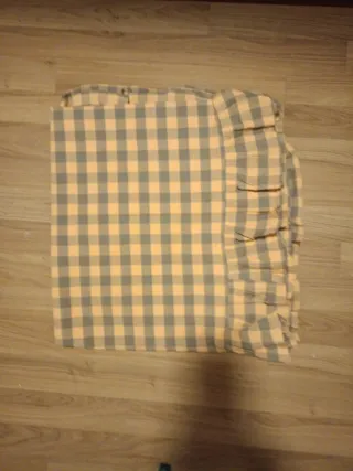 Cubre cama a cuadros beige y gris