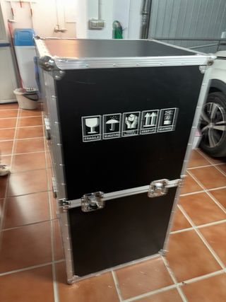 Flight Case Negro y Plateado