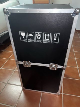 Flight Case Negro y Plateado