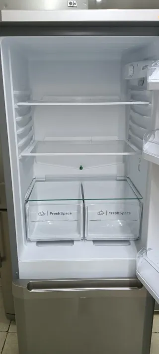 Nevera Indesit plateada FREEZER ENERGÍA A+