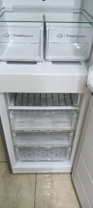 Nevera Indesit plateada FREEZER ENERGÍA A+