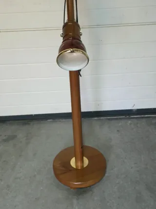 Lámpara de pie madera y metal