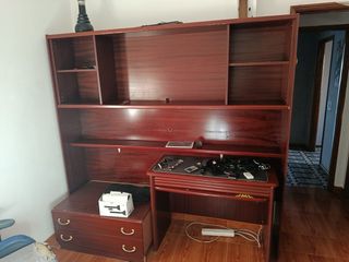 Cama solteiro com estante e secretária