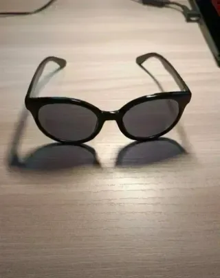 Occhiali da sole Asos neri e grigi