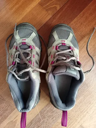 Botas de montaña Salomon gris y rosa