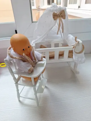 Barriguitas con trona y cuna