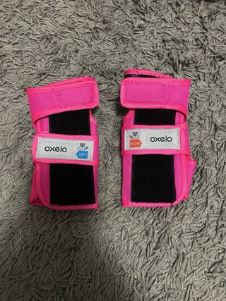 Patins 4 rodas rosa e kit proteção.