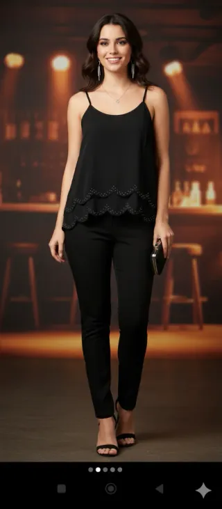 Top Cami Negro con Detalles