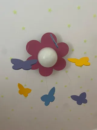 Lámpara infantil flor con mariposas