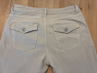 Pantalones beige tiro medio/bajo