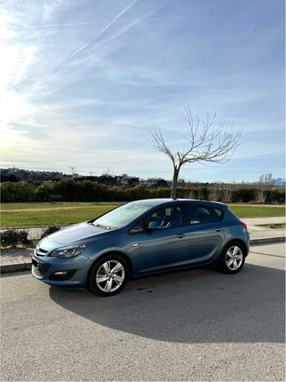Opel Astra 2015 165cv UNICO