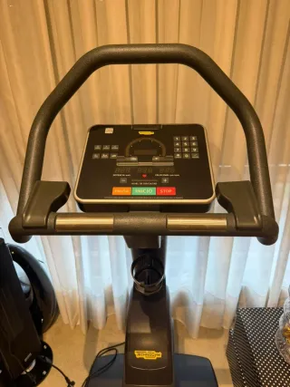 Bicicleta Estática Technogym precio original 2000