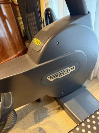 Bicicleta Estática Technogym precio original 2000