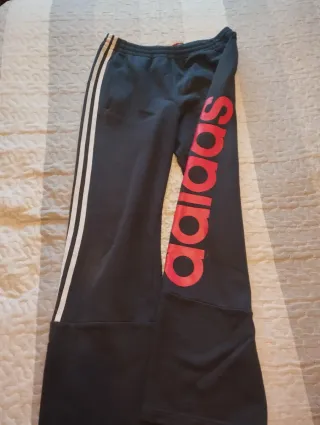 Pantalón Adidas Talla S Negro y Rojo