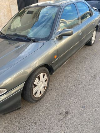 Ford Mondeo 5 puertas.