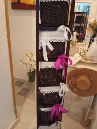 Estantería estrecha de mimbre y maderaDe 145X24 cm