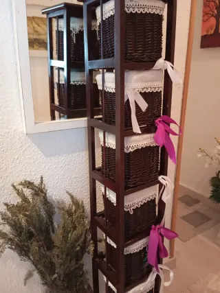 Estantería estrecha de mimbre y maderaDe 145X24 cm