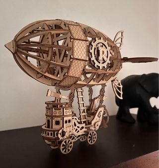 Maqueta madera dirigible antiguo