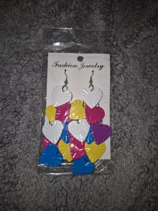 Orecchini pendenti cuori colorati