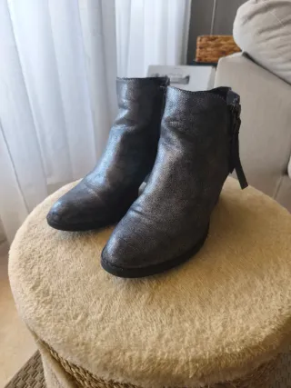 Botines Mustang grises/plateados