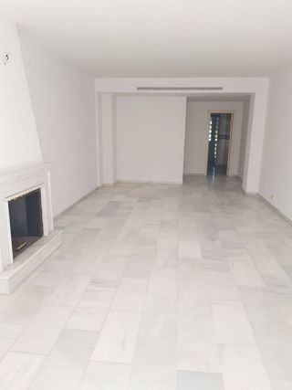 Piso en venta en Puerto Banús en Marbella